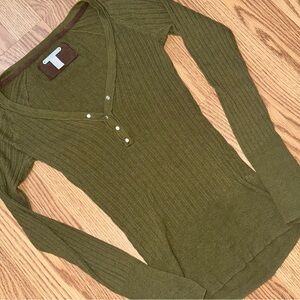 Vintage Y2K Pandemonium Green Long Sleeve Ribbed V-Cut Henley Women’s Small